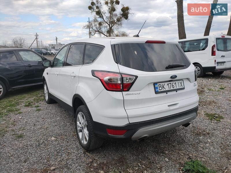 Внедорожник / Кроссовер Ford Escape 2017 в Ровно