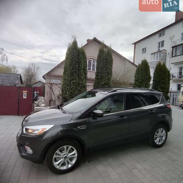 Внедорожник / Кроссовер Ford Escape 2018 в Дубно
