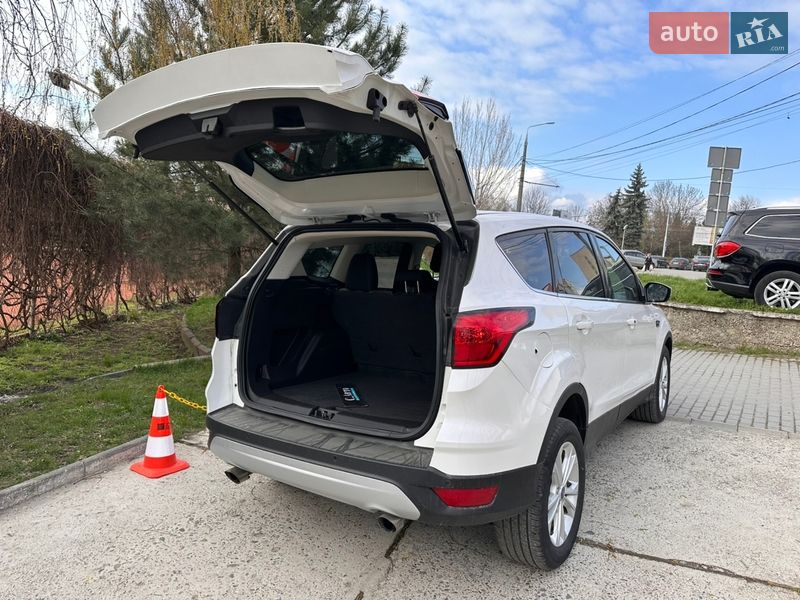 Внедорожник / Кроссовер Ford Escape 2019 в Черновцах