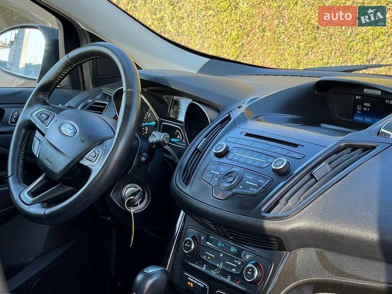 Позашляховик / Кросовер Ford Escape 2017 в Львові