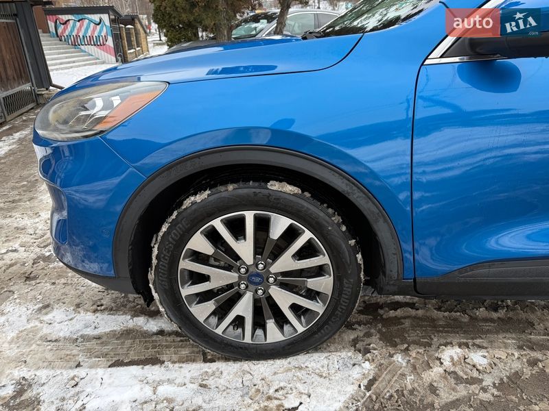 Позашляховик / Кросовер Ford Escape 2020 в Рівному
