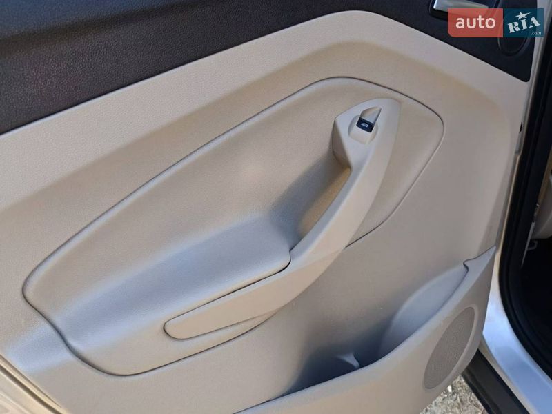 Позашляховик / Кросовер Ford Escape 2015 в Києві фото 19 Позашляховик / Кросовер Ford Escape 2015 в Києві