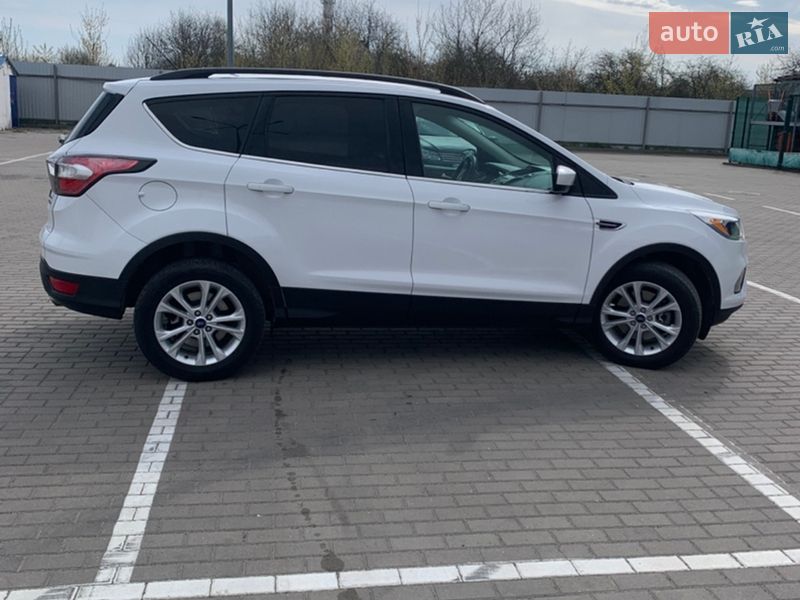 Позашляховик / Кросовер Ford Escape 2017 в Дубні фото 10 Позашляховик / Кросовер Ford Escape 2017 в Дубні