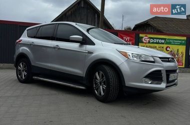 Позашляховик / Кросовер Ford Escape 2015 в Полонному