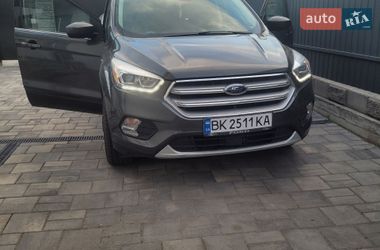 Внедорожник / Кроссовер Ford Escape 2018 в Ровно