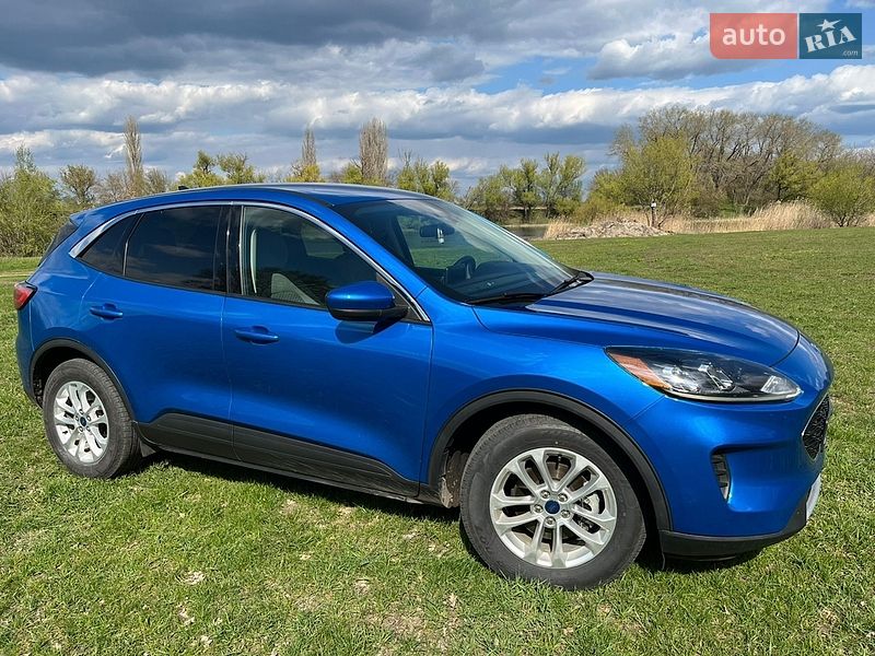 Внедорожник / Кроссовер Ford Escape 2020 в Саврани