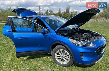 Внедорожник / Кроссовер Ford Escape 2020 в Саврани