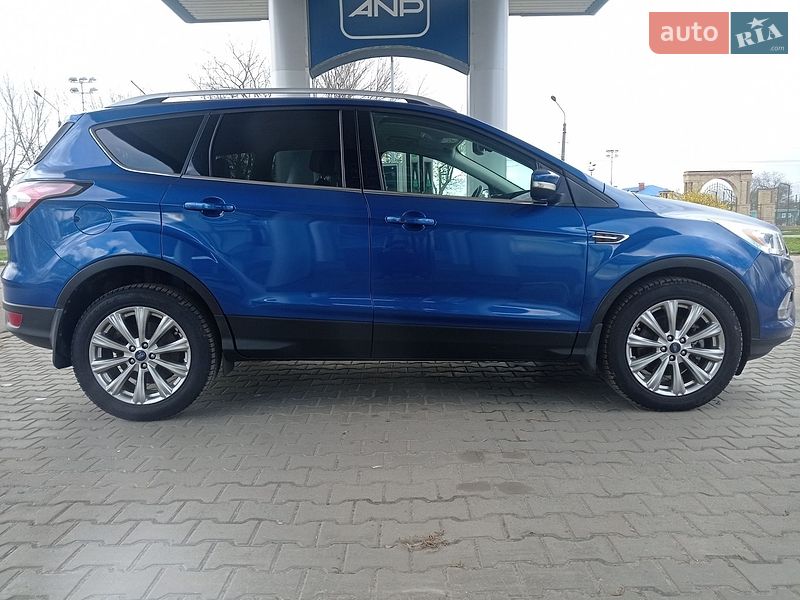 Внедорожник / Кроссовер Ford Escape 2017 в Конотопе