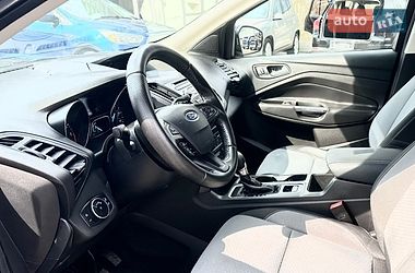 Внедорожник / Кроссовер Ford Escape 2017 в Львове