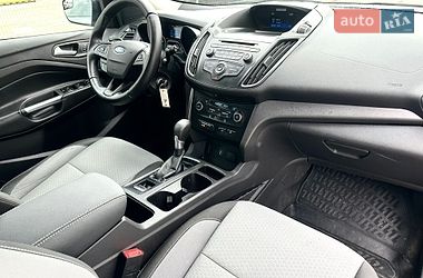 Внедорожник / Кроссовер Ford Escape 2017 в Львове