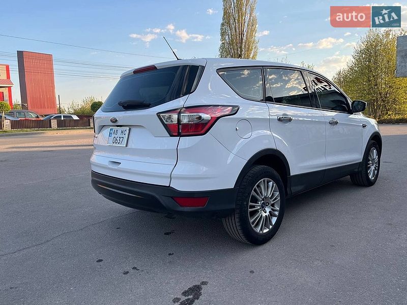 Внедорожник / Кроссовер Ford Escape 2017 в Калиновке