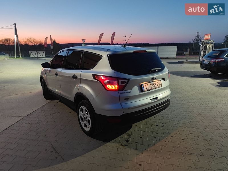 Внедорожник / Кроссовер Ford Escape 2017 в Киеве