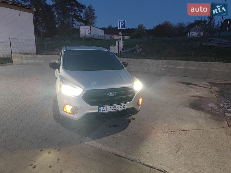 Внедорожник / Кроссовер Ford Escape 2017 в Киеве