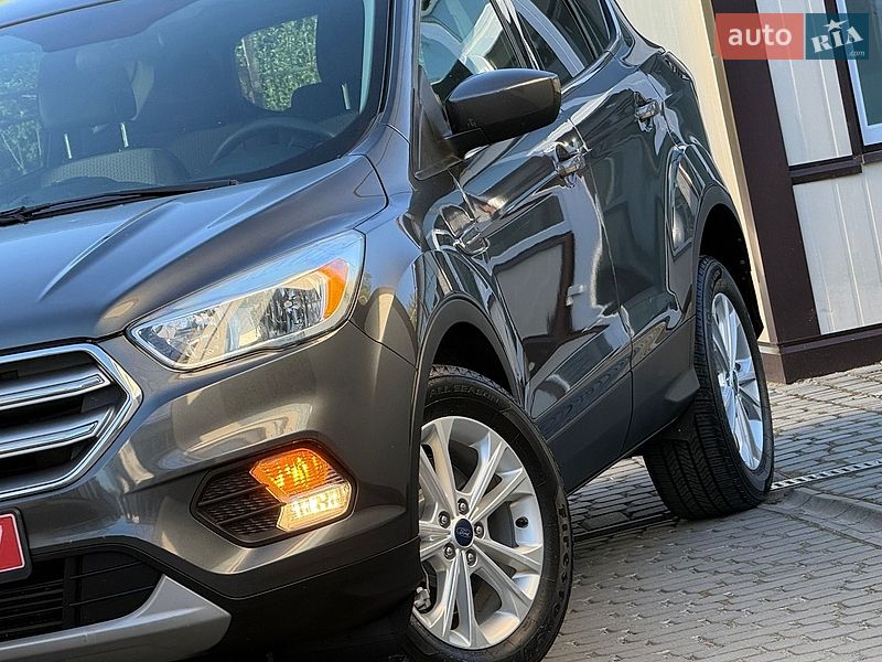 Внедорожник / Кроссовер Ford Escape 2017 в Дрогобыче
