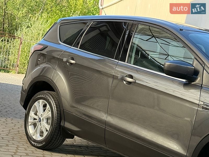 Внедорожник / Кроссовер Ford Escape 2017 в Дрогобыче