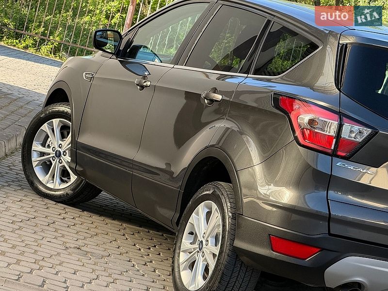 Внедорожник / Кроссовер Ford Escape 2017 в Дрогобыче
