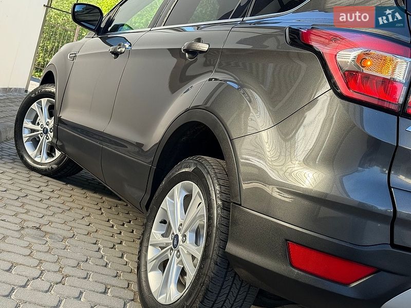 Внедорожник / Кроссовер Ford Escape 2017 в Дрогобыче