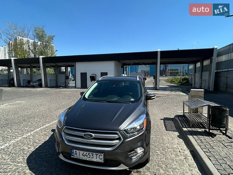 Внедорожник / Кроссовер Ford Escape 2017 в Киеве
