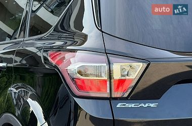 Внедорожник / Кроссовер Ford Escape 2018 в Стрые