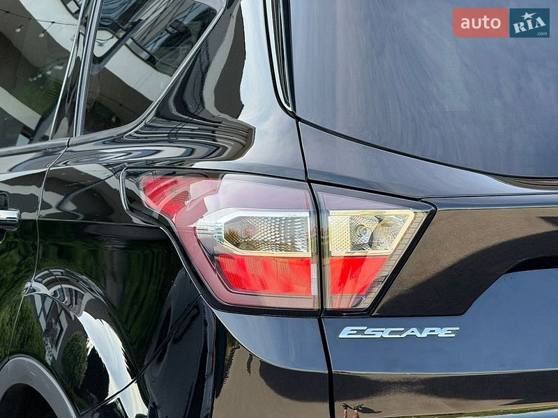 Внедорожник / Кроссовер Ford Escape 2018 в Стрые