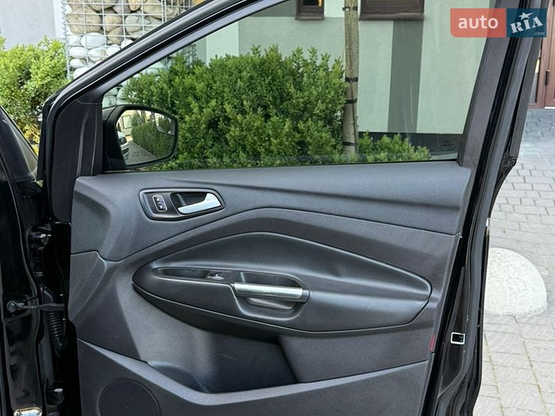 Внедорожник / Кроссовер Ford Escape 2018 в Стрые