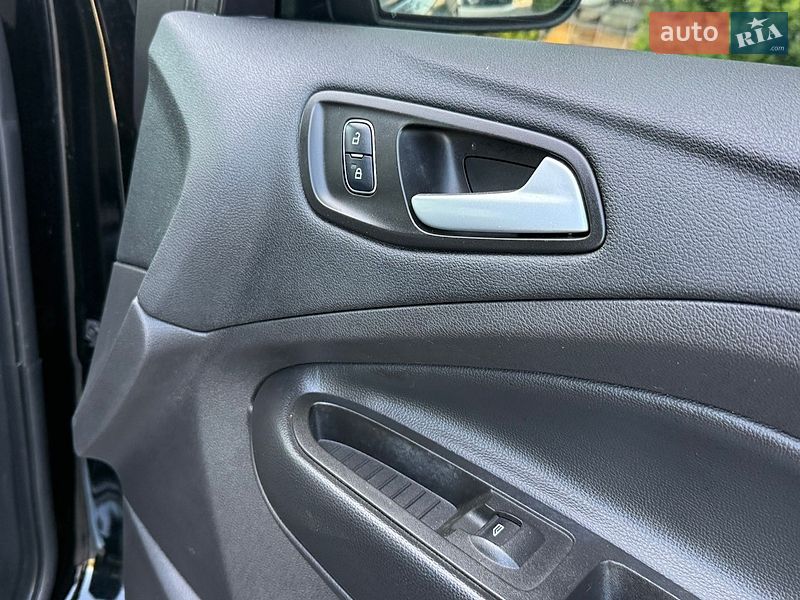 Внедорожник / Кроссовер Ford Escape 2018 в Стрые