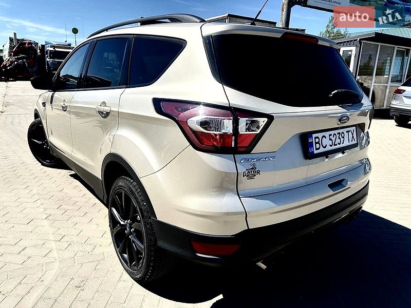 Внедорожник / Кроссовер Ford Escape 2017 в Львове