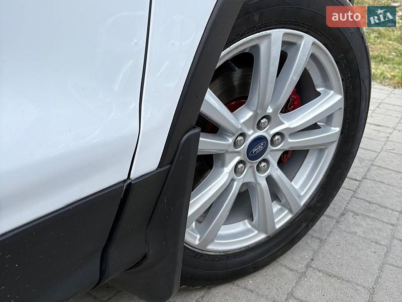 Внедорожник / Кроссовер Ford Escape 2019 в Стрые