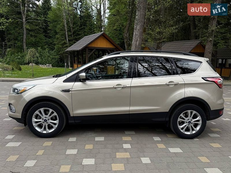 Позашляховик / Кросовер Ford Escape 2016 в Трускавці