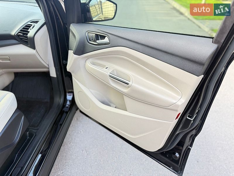 Внедорожник / Кроссовер Ford Escape 2019 в Ровно