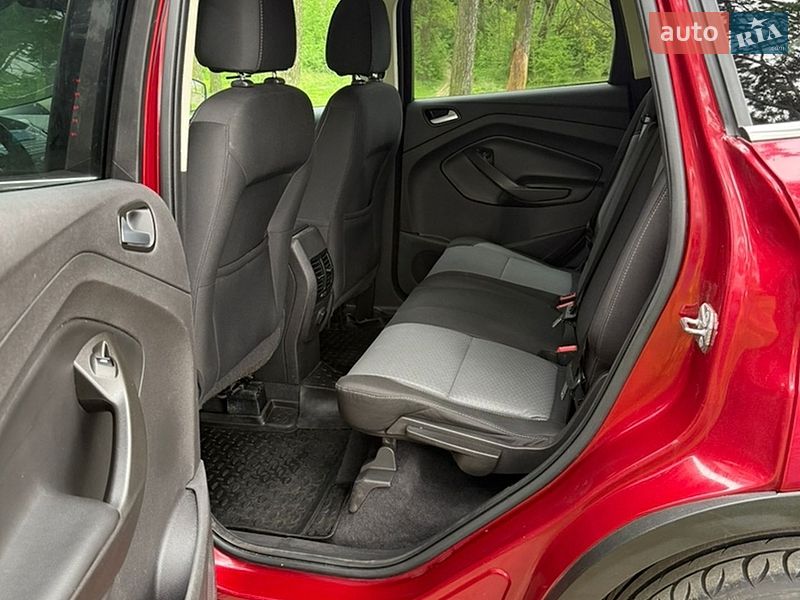 Позашляховик / Кросовер Ford Escape 2017 в Ярмолинцях