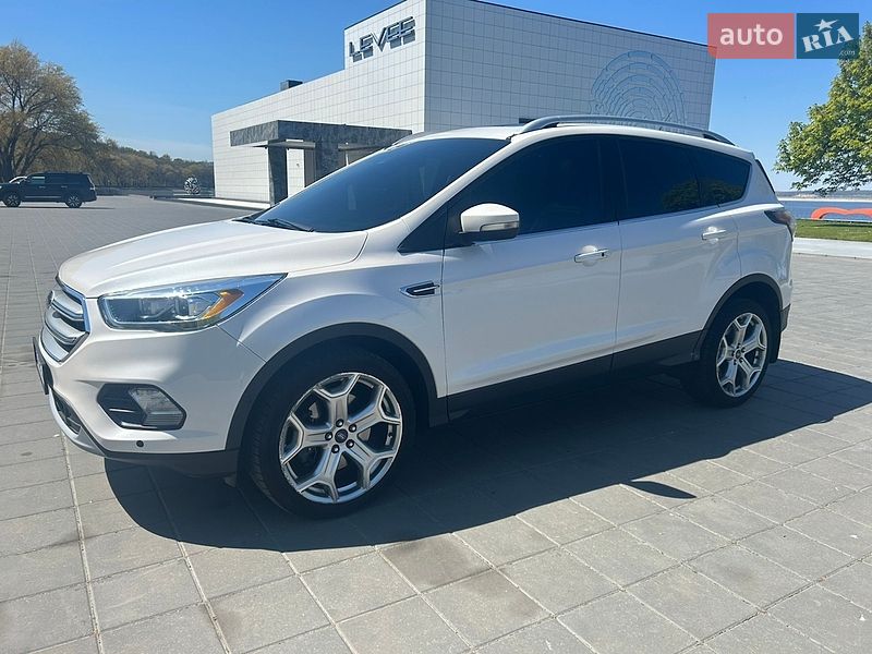 Внедорожник / Кроссовер Ford Escape 2017 в Светловодске