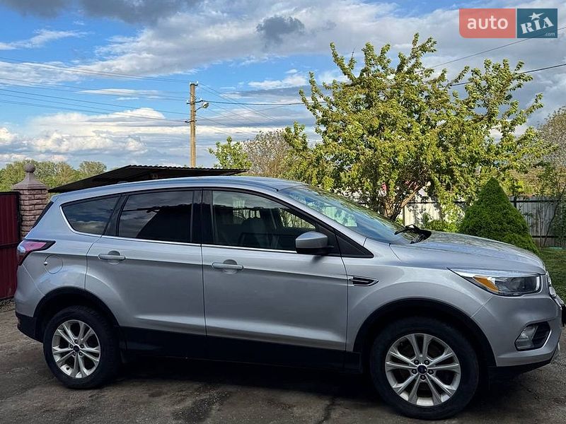 Позашляховик / Кросовер Ford Escape 2017 в Чернівцях