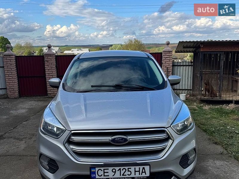 Позашляховик / Кросовер Ford Escape 2017 в Чернівцях