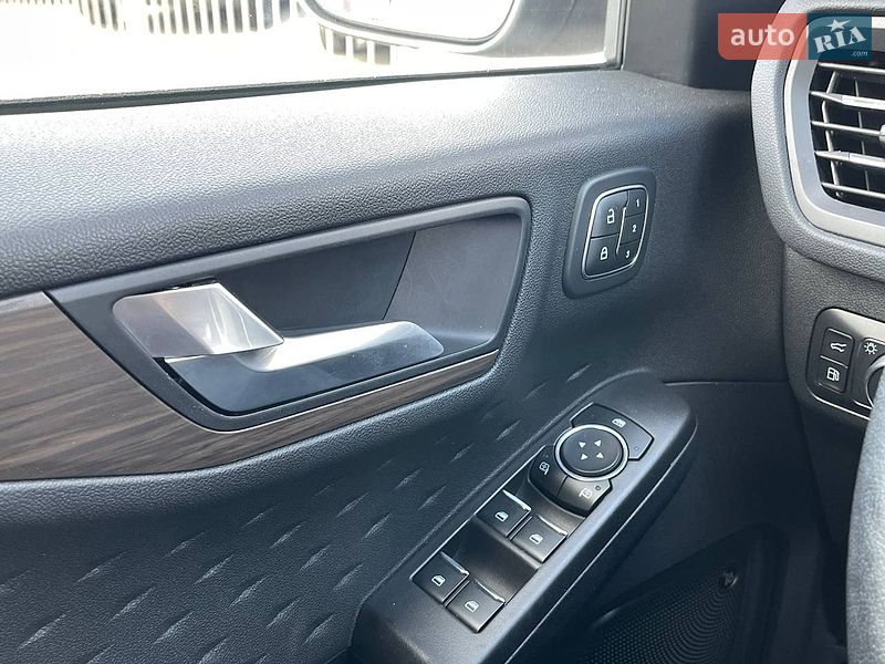 Внедорожник / Кроссовер Ford Escape 2020 в Киеве