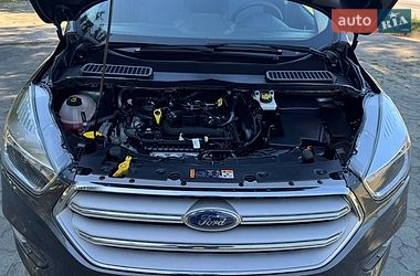 Позашляховик / Кросовер Ford Escape 2019 в Дубні