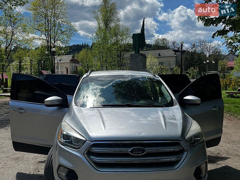 Позашляховик / Кросовер Ford Escape 2016 в Путилі