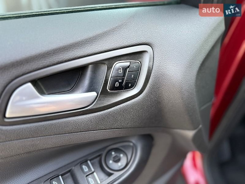 Внедорожник / Кроссовер Ford Escape 2019 в Львове