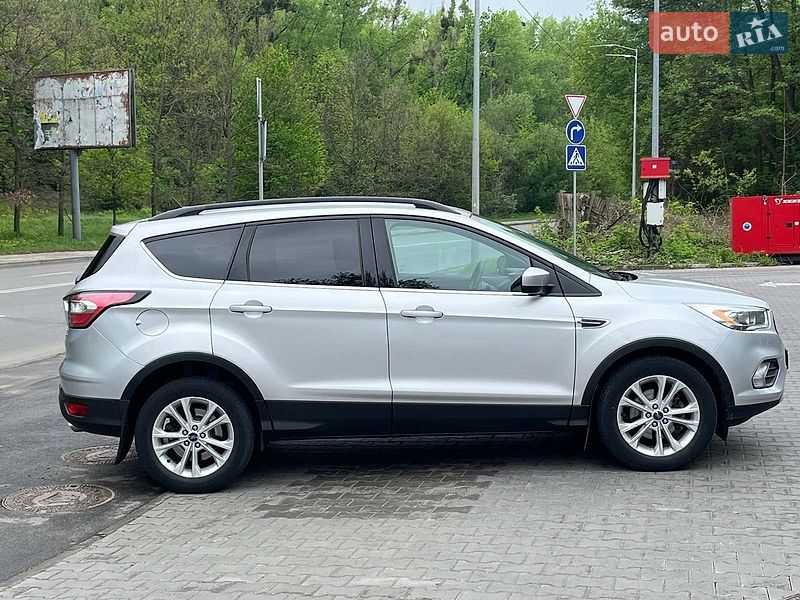 Внедорожник / Кроссовер Ford Escape 2017 в Киеве
