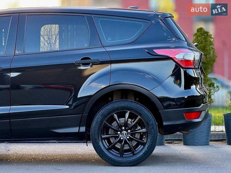Внедорожник / Кроссовер Ford Escape 2018 в Киеве