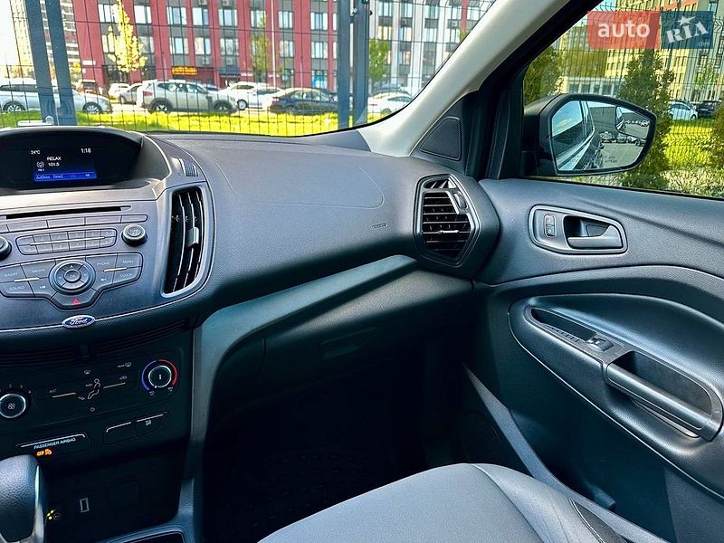 Внедорожник / Кроссовер Ford Escape 2018 в Киеве
