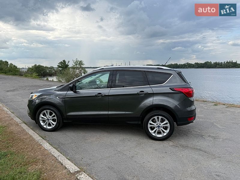 Внедорожник / Кроссовер Ford Escape 2018 в Днепре