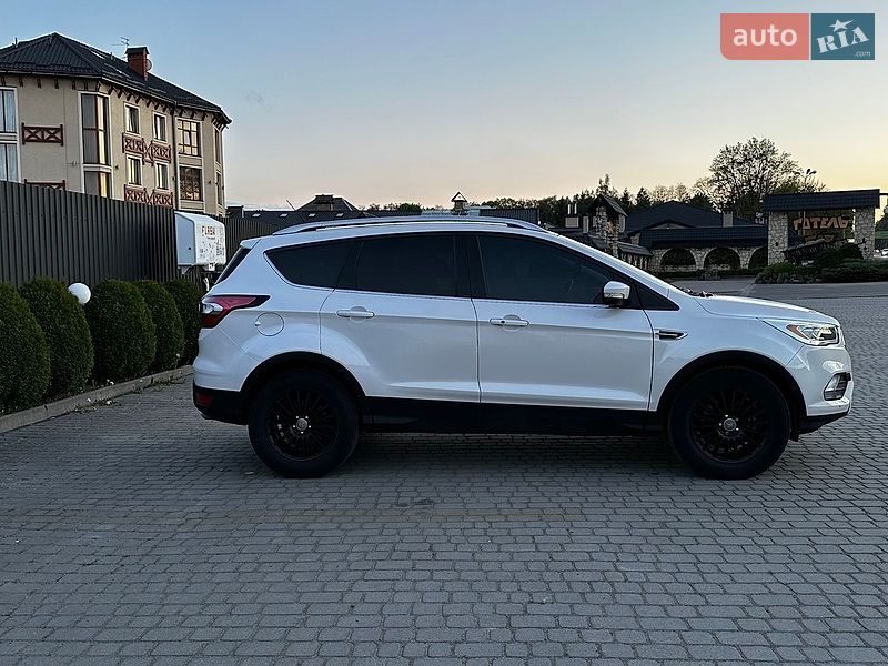 Позашляховик / Кросовер Ford Escape 2018 в Львові