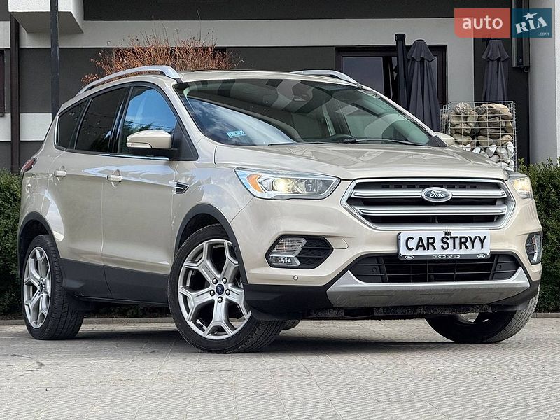 Внедорожник / Кроссовер Ford Escape 2017 в Стрые