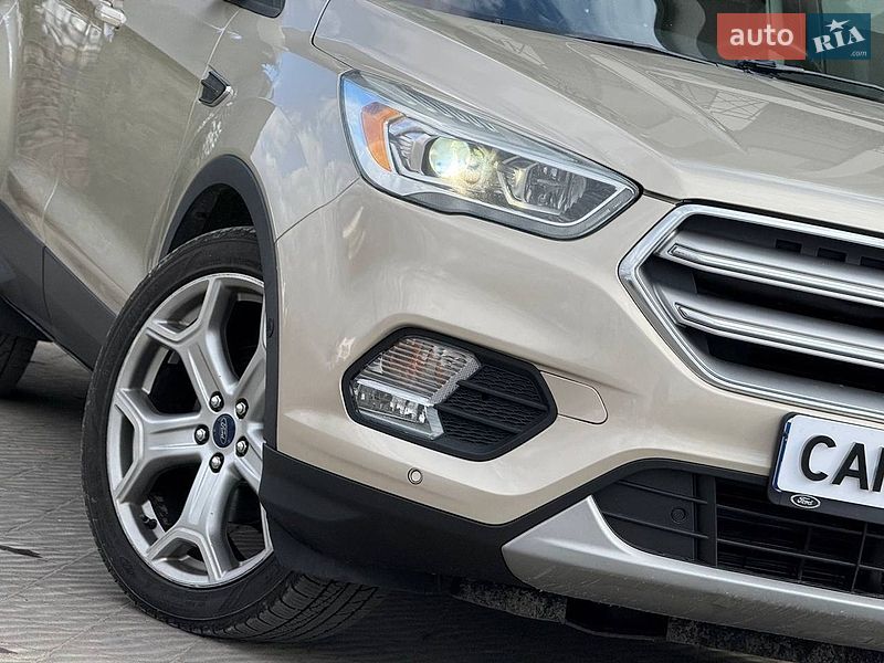 Внедорожник / Кроссовер Ford Escape 2017 в Стрые
