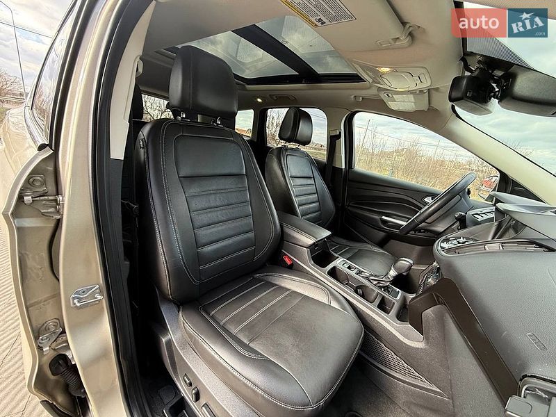 Внедорожник / Кроссовер Ford Escape 2017 в Стрые