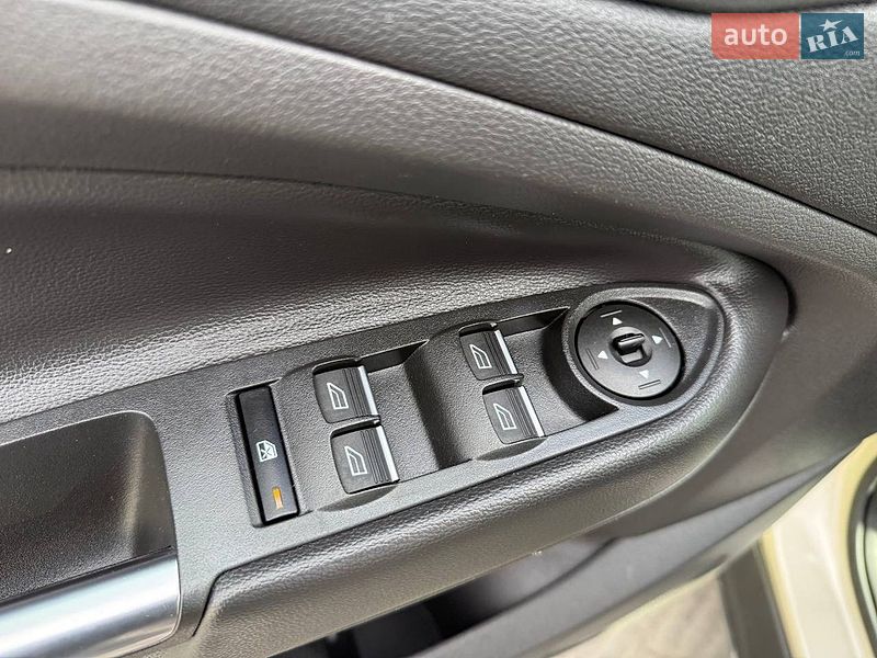 Внедорожник / Кроссовер Ford Escape 2017 в Стрые