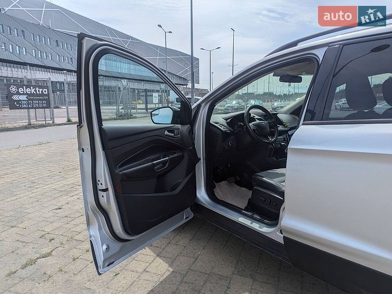 Внедорожник / Кроссовер Ford Escape 2018 в Львове