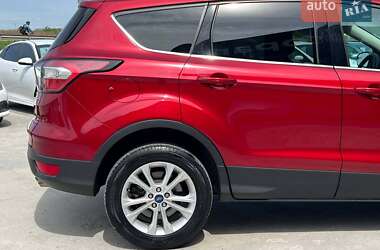 Внедорожник / Кроссовер Ford Escape 2017 в Львове
