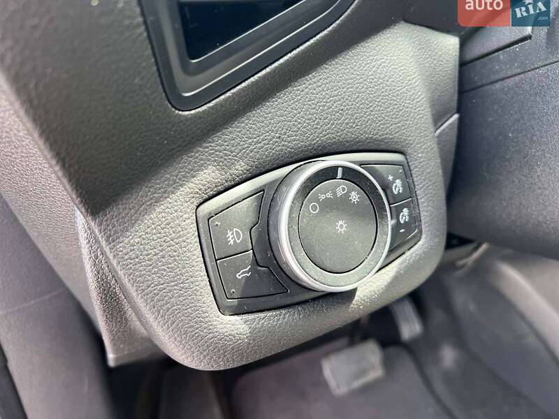 Внедорожник / Кроссовер Ford Escape 2017 в Львове